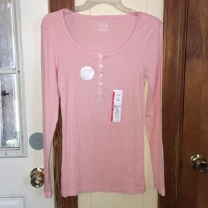 NWT fitted lightweight Tee Bundle 3 for 15🌺